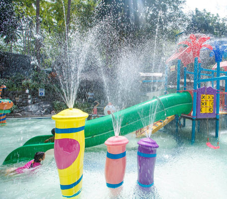 Os jogos da água da fibra de vidro para crianças pulverizam o parque e a piscina da água