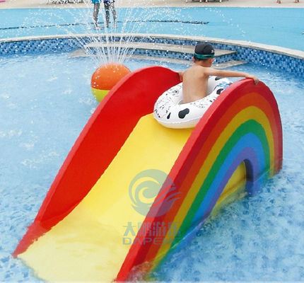 Bom preço. A água de Mini Splash Pad Children Fibreglass do arco-íris desliza a largura 0.6m da altura 1.1m on-line