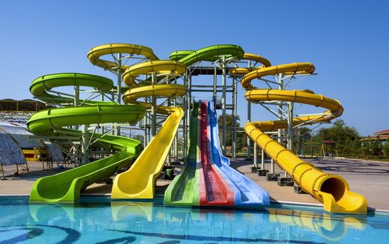 Bom preço. Altura 8m Slide de parque aquático Passeios de diversão personalizados Slide de fibra de vidro para crianças on-line