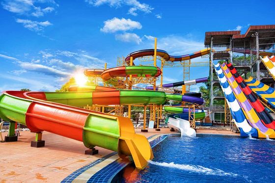 Bom preço. Parque aquático Atrações aquáticas Equipamento de natação de fibra de vidro Piscina Grandes escorregas de fibra de vidro Atração on-line