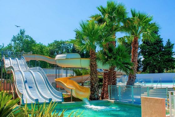 Bom preço. 5m de altura Parque aquático ao ar livre Piscina temática de água Slide de fibra de vidro espiral on-line