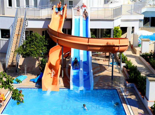O arco-íris que compete o CE combinado curvado RoHS da corrediça de água da piscina aprovou