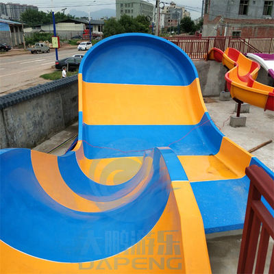 Corrediça pequena da piscina da fibra de vidro das crianças da corrediça de água do Bumerangue
