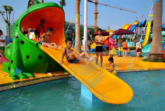 Corrediça pequena da piscina da rã da almofada do respingo do parque da água da fibra de vidro para crianças