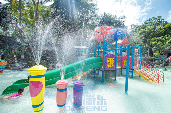 A almofada do respingo da chuva do parque da aventura brinca o grupo do pulverizador da fonte da coluna da fibra de vidro