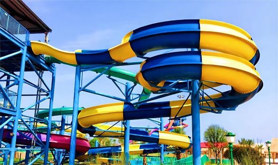 4 Cavaleiros Parque aquático de fibra de vidro Deslizamento ao ar livre Jogos de diversão Parque aquático Passeios
