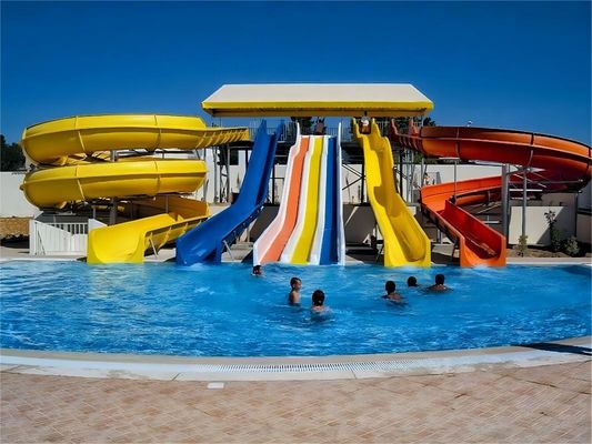 Slides de fibra de vidro anticorrosivo Jogos aquáticos ao ar livre Parque aquático Equipamento de brinquedo infantil