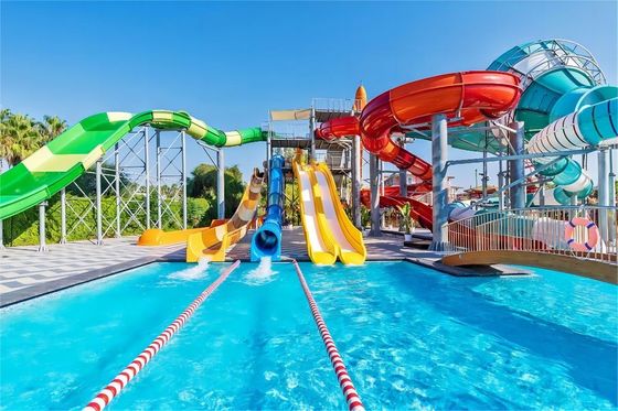 Deslizamento aquático de fibra de vidro de 12 mm para crianças Parque aquático comercial ao ar livre Piscina