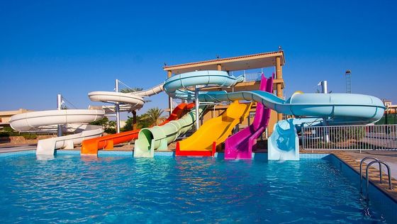 12mm espessura Fibra de vidro Piscina Slides Parque temático comercial Equipamento de playground