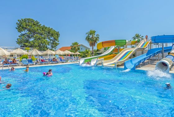 Bom preço. ODM Parque aquático ao ar livre Jogos de diversão Passeios de água de fibra de vidro para crianças on-line