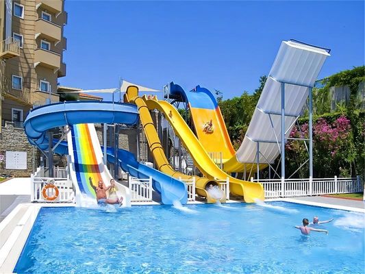 Parque aquático Jogos aquáticos Entretenimento Equipamento de pulverização Deslizamento de água de fibra de vidro