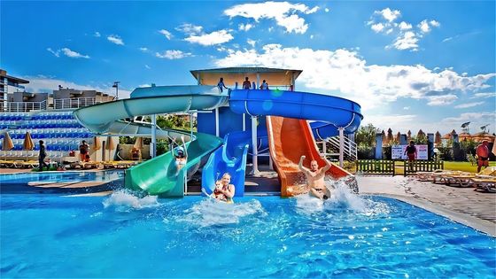 ODM Parque aquático ao ar livre Entretenimento Esportes Piscina Fibra de vidro Slide para crianças
