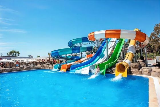 Parque de diversões comercial ao ar livre Carnaval Ride Fibra de vidro Slides de água