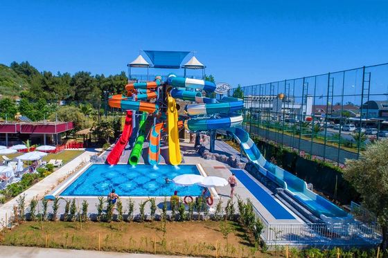 Parque aquático comercial ao ar livre Jogos de piscina Slide aquático de fibra de vidro para crianças