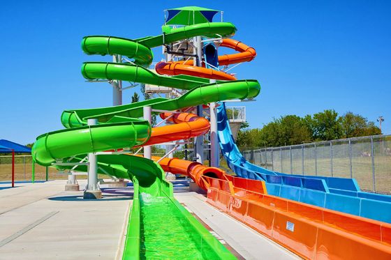 Parque aquático ao ar livre Entretenimento Equipamento de playground Piscina Brinquedos Fibra de vidro Slide
