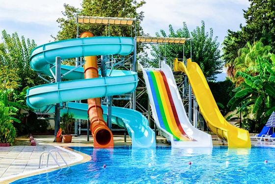 Parque aquático ao ar livre Piscina infantil Equipamento de jogos aquáticos Slide de brinquedos aquáticos