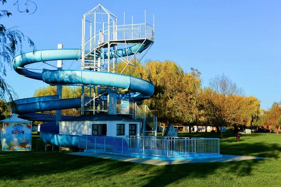 Desenho de parque aquático de diversões ao ar livre Passeios infantis Equipamento de brinquedo Fibra de vidro escorrega de água