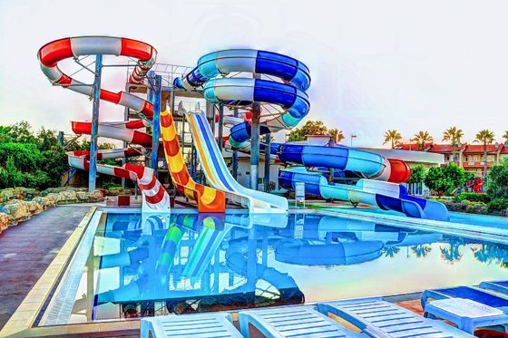 Parque aquático Parque de jogos Fibra de vidro Equipamento de brinquedo Espiral Slide Para Crianças