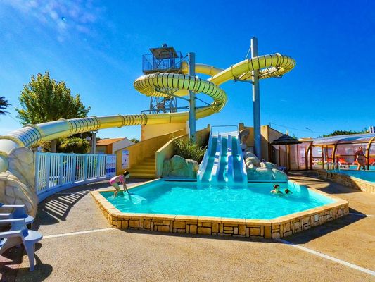 Parque de jogos para crianças ao ar livre piscina escorrega de água de fibra de vidro para crianças