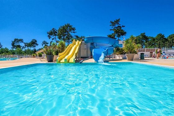 Parque aquático Equipamento de brinquedos infantis Slide de fibra de vidro para piscina Altura 5-12 m