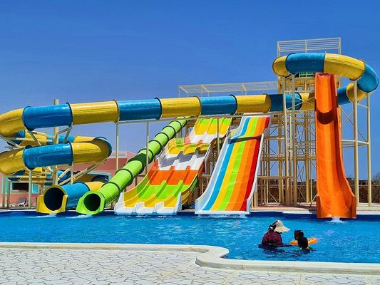 Parque aquático de diversões Piscina Grupo de escorregas em espiral para crianças