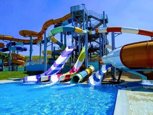 Mini Parque aquático Equipamento de piscina Slides de água em espiral