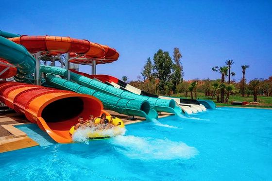 Deslizantes de piscina acessíveis 5-12 metros Altura de deslizamento 10-12 mm Espessura de fibra de vidro