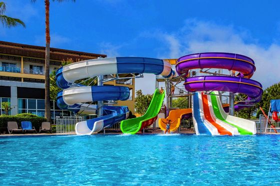 Parque de diversões aquáticos piscina exterior crianças montar fibra de vidro slide