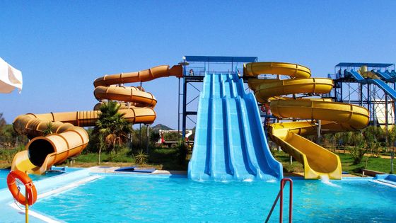 18.5 kW de potência necessária Slides de água de piscina com material de aço galvanizado forte anti-corrosição e anti-ferrugem