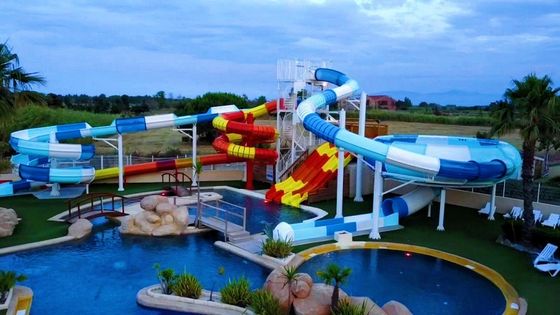 Piscina Equipamento de brinquedo aquático Fibra de vidro Slide aquático para adultos