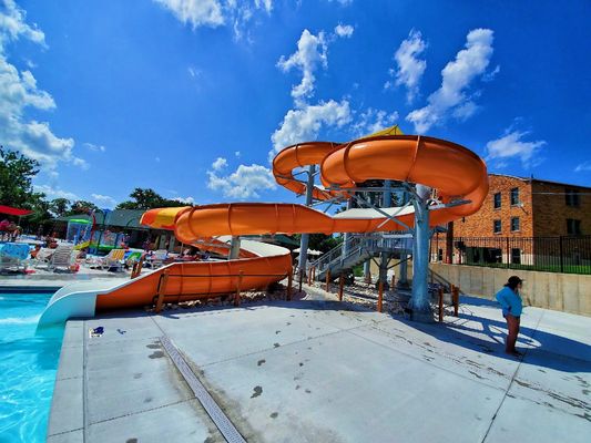 Equipamento para piscinas para parque de diversões ao ar livre Slide espiral de fibra de vidro