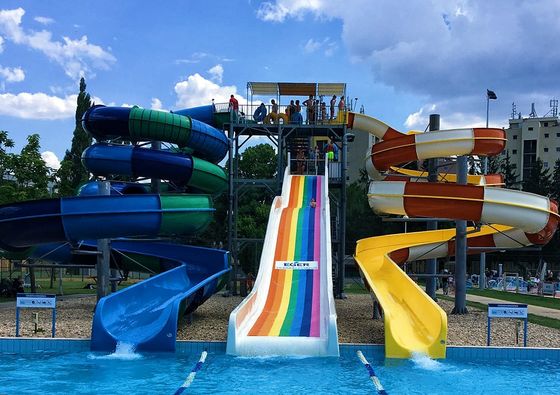 Bom preço. Casa de água ao ar livre Piscina de diversão Passeios desportivos Fibra de vidro escorrega para crianças on-line
