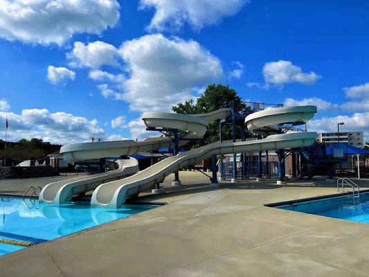 Piscina comercial de fibra de vidro Jogos aquáticos Slide aquático de fibra de vidro