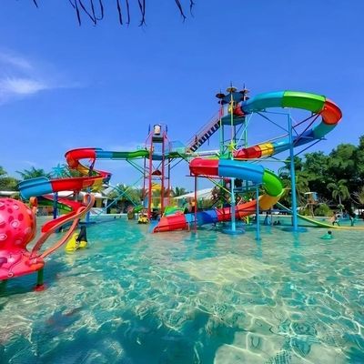 Parque aquático de diversões piscina exterior pequeno escorrega de água de fibra de vidro