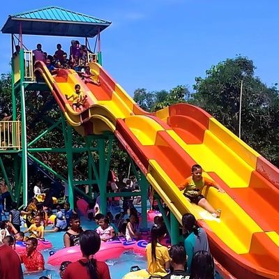 Parque temático aquático Parque de diversões ao ar livre Atração aquática Slide de fibra de vidro