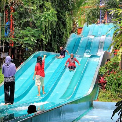 Bom preço. Parque de jogos aquáticos ao ar livre Slide de água de tubo de fibra de vidro para crianças on-line