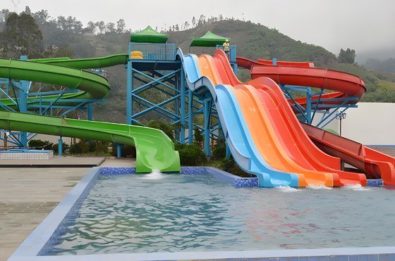 Bom preço. Escorregador de água de fibra de vidro para exterior, equipamento de recreio aquático, escorrega para piscina para crianças e adultos, cor personalizada on-line
