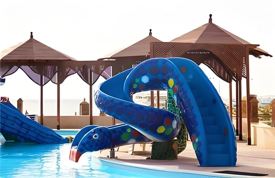 Bom preço. Escorregador de piscina com respingos de água de fibra de vidro, parque aquático, conjunto de animais, elefante, cobra, arco-íris, escorregador de piscina infantil on-line