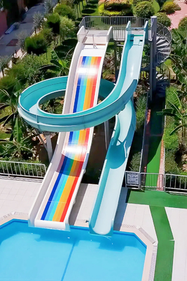 Equipamento de recreio aquático com escorrega de fibra de vidro para piscina residencial comercial, espessura de 6-10mm, combinação de escorrega arco-íris de alta velocidade aberto, adequado para parques aquáticos e hotéis