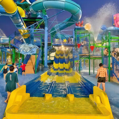 Escorregadores de água de fibra de vidro residenciais comerciais personalizados, coloridos, escorregadores de corrida com design 2D para hotéis e piscinas