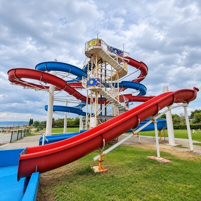Bom preço. Slide de água de combinação personalizada com tubos e tubulações espirais para parques aquáticos com ROHS online