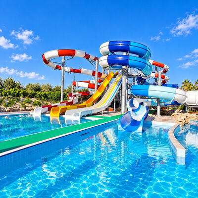 Qualidade Deslizamento aquático colorido Complexo de fibra de vidro com espiral e canos abertos para projetos de hotéis de resort Fábrica